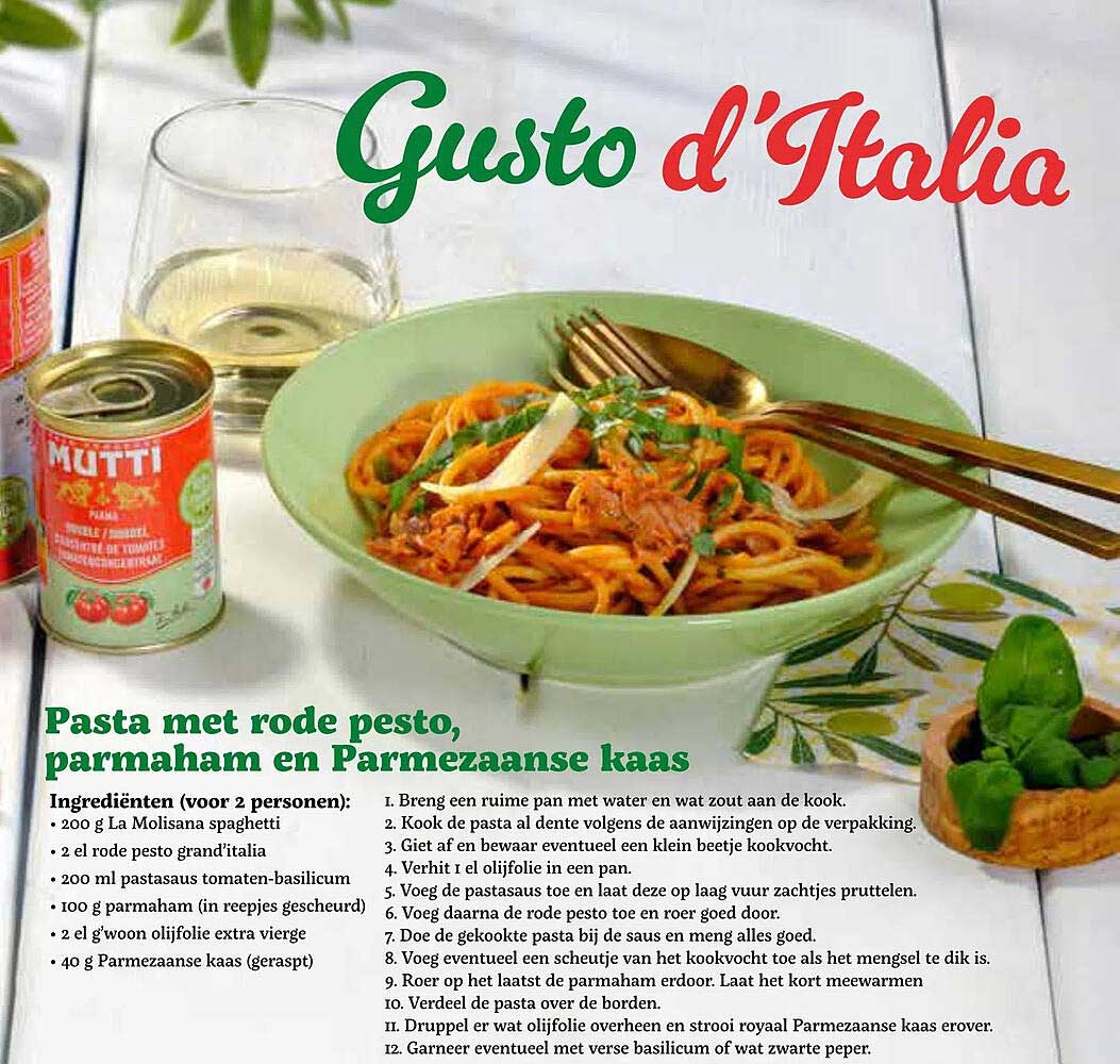 Pasta met rode pesto, parmaham en Parmezaanse kaas