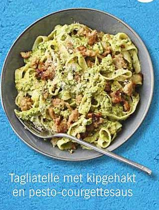 Tagiatelle met kipgehakt en pesto-courgettesaus