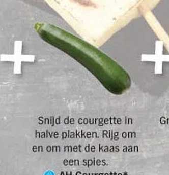 Snijd de courgette in halve plakken. Rijg om en om met de kaas aan een spies.