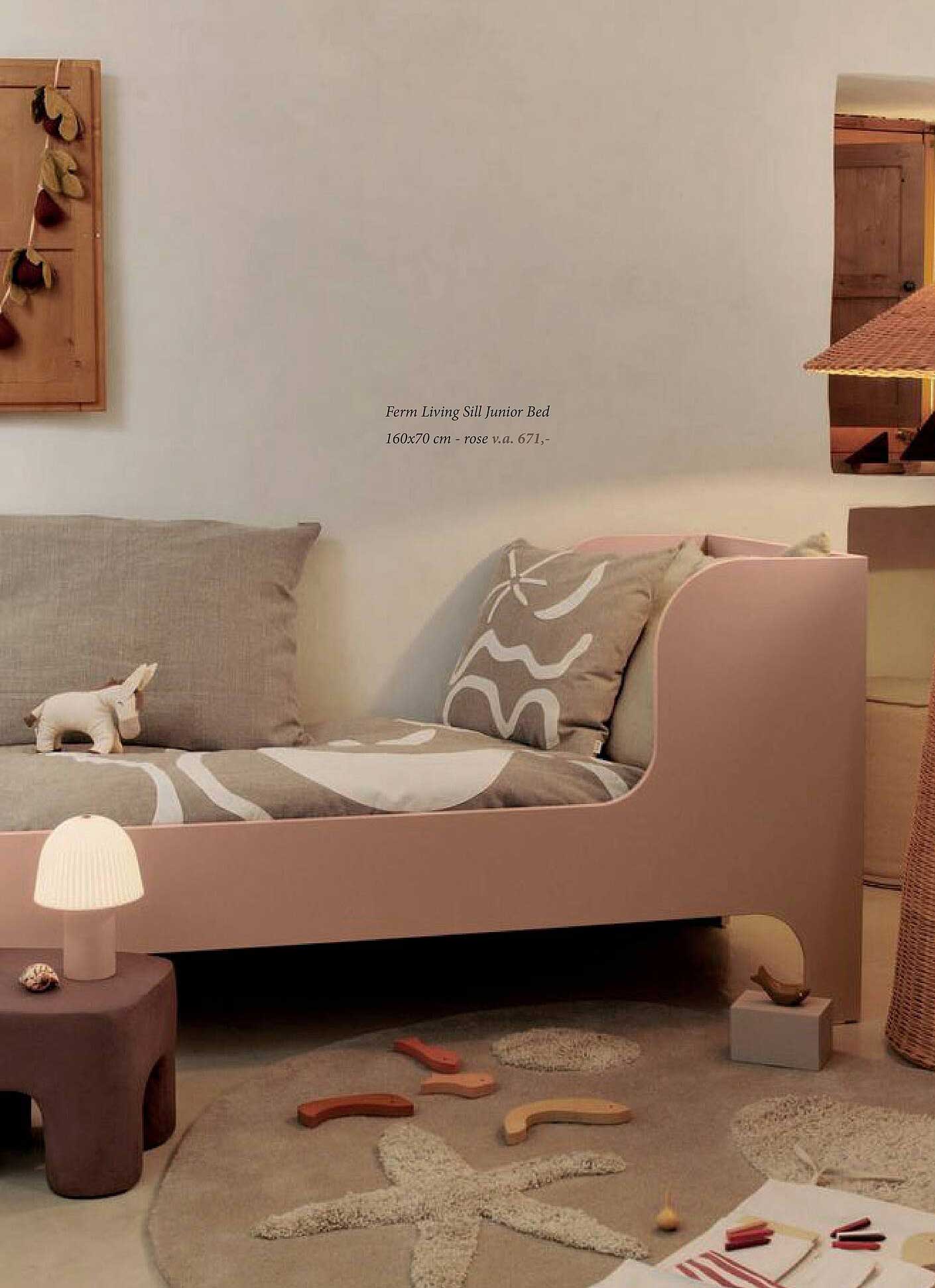 Ferm Living Sill Junior Bed 160x70 cm - rose v.a. 671,-