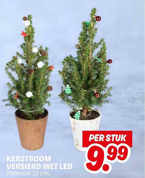KERSTBOOM VERSIERD MET LED
