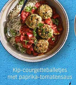 Kip-courgetteballetjes met paprika-tomaten saus
